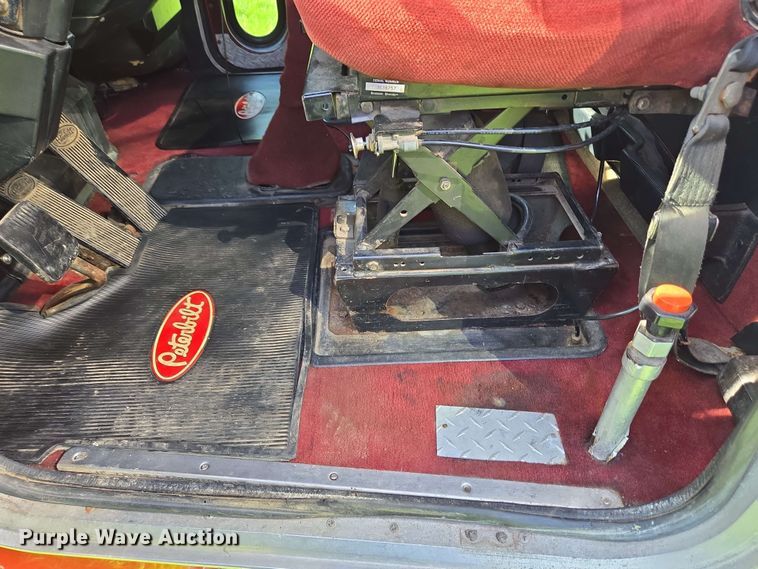 image for item EC4191 1990 Peterbilt semi truck