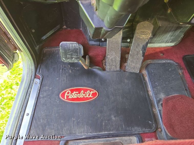 image for item EC4191 1990 Peterbilt semi truck