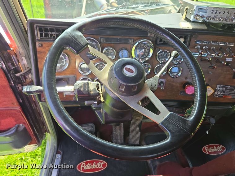 image for item EC4191 1990 Peterbilt semi truck