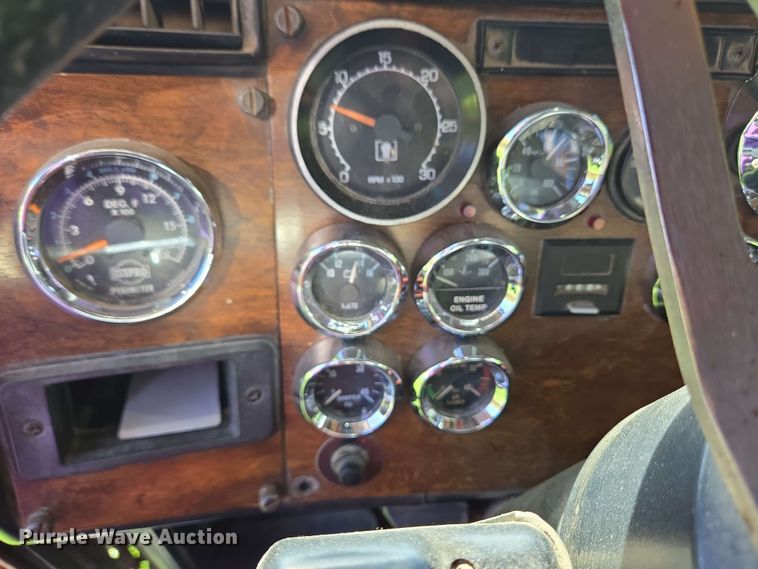 image for item EC4191 1990 Peterbilt semi truck