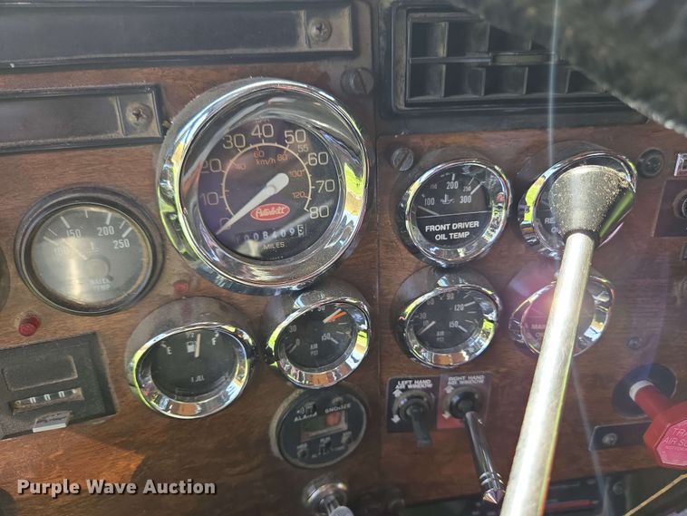 image for item EC4191 1990 Peterbilt semi truck