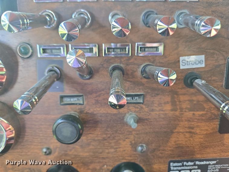 image for item EC4191 1990 Peterbilt semi truck