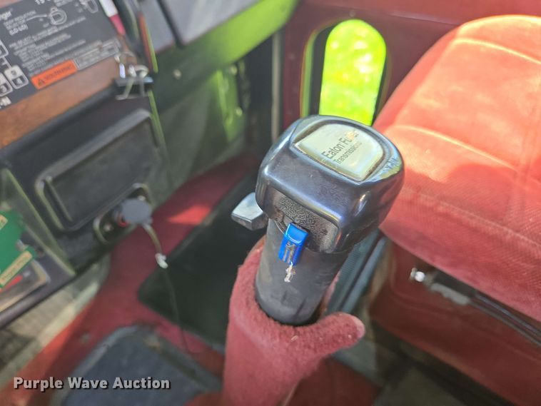 image for item EC4191 1990 Peterbilt semi truck