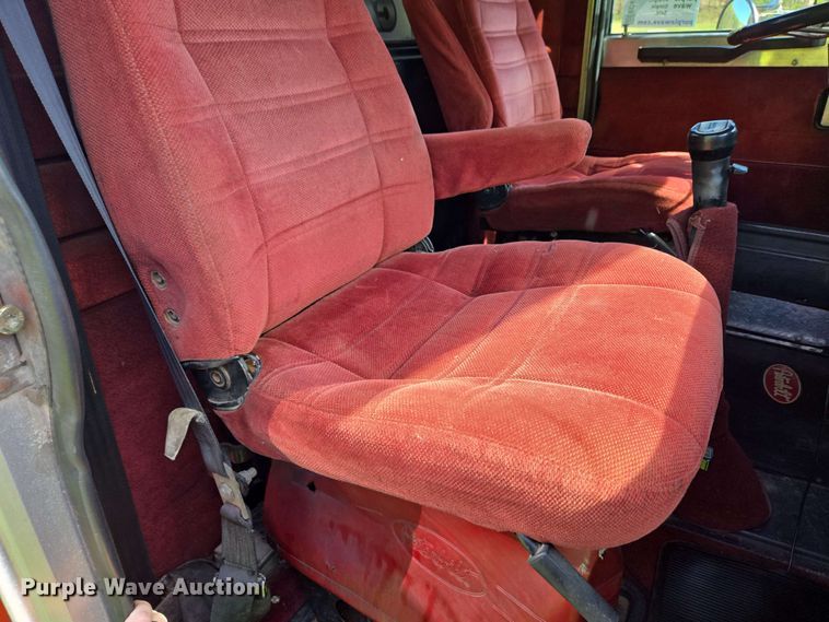 image for item EC4191 1990 Peterbilt semi truck