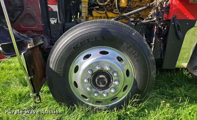 image for item EC4191 1990 Peterbilt semi truck