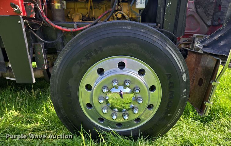 image for item EC4191 1990 Peterbilt semi truck