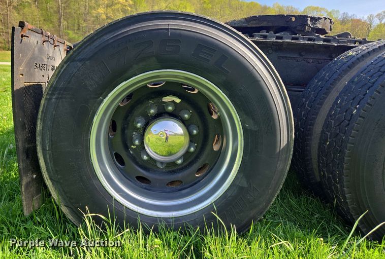 image for item EC4191 1990 Peterbilt semi truck