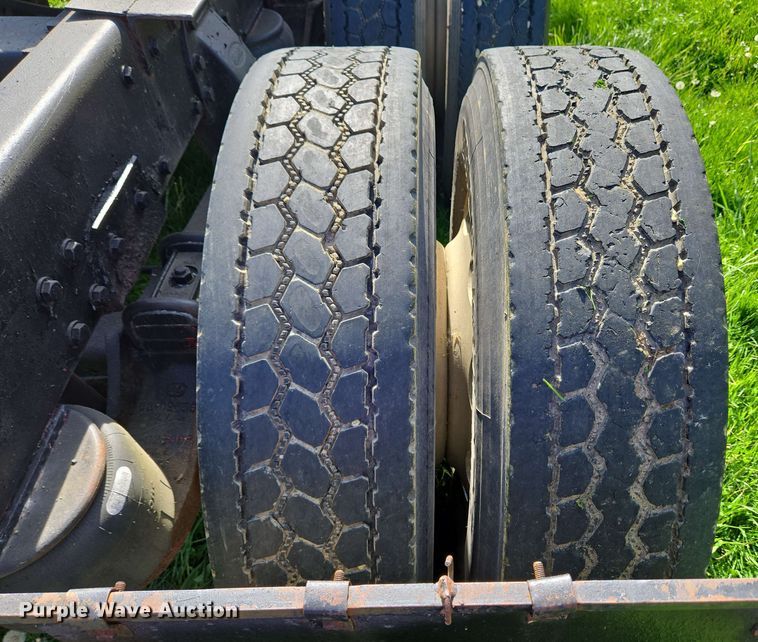 image for item EC4191 1990 Peterbilt semi truck