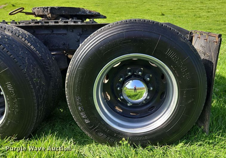 image for item EC4191 1990 Peterbilt semi truck