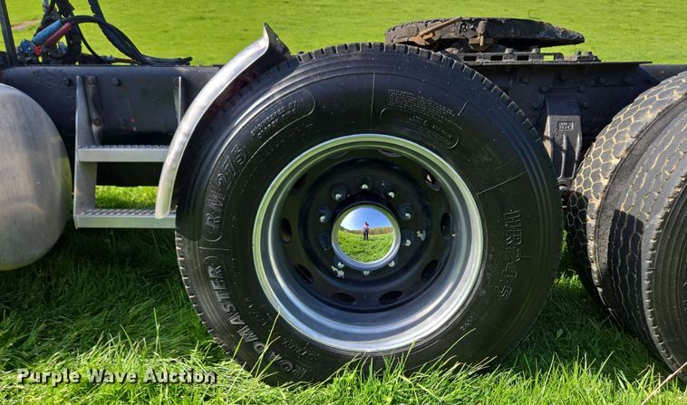 image for item EC4191 1990 Peterbilt semi truck