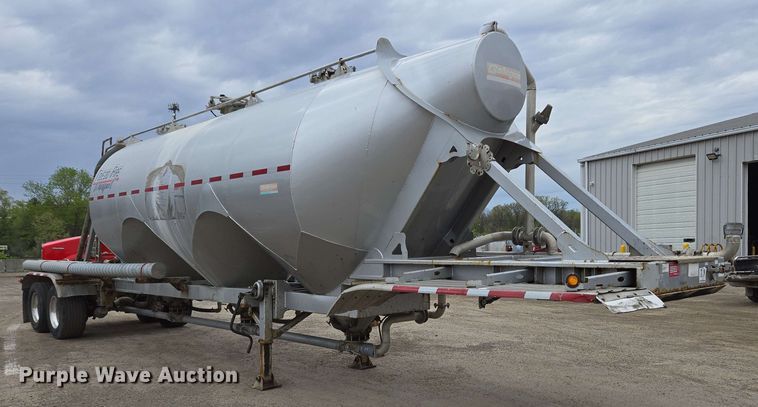 image for item EC4203 2019 Gallegos pneumatic dry bulk trailer