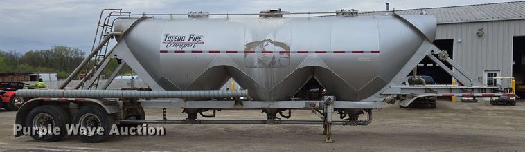 image for item EC4203 2019 Gallegos pneumatic dry bulk trailer