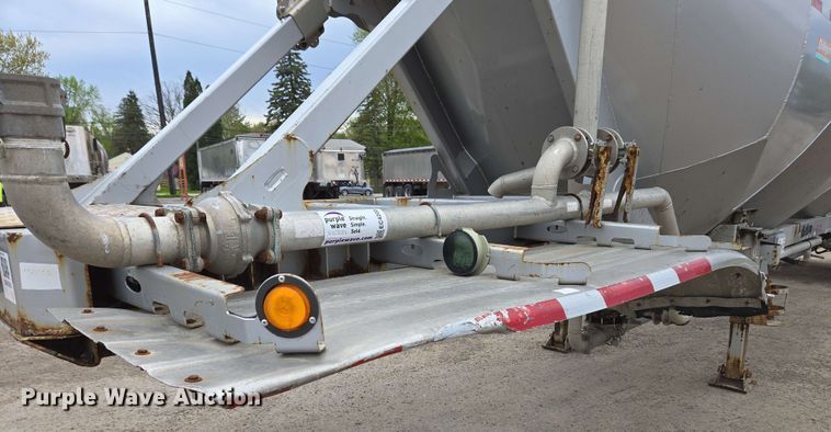 image for item EC4203 2019 Gallegos pneumatic dry bulk trailer