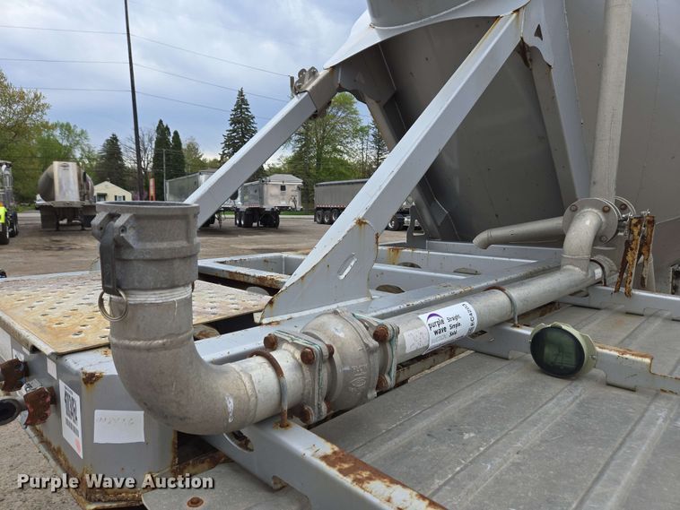 image for item EC4203 2019 Gallegos pneumatic dry bulk trailer