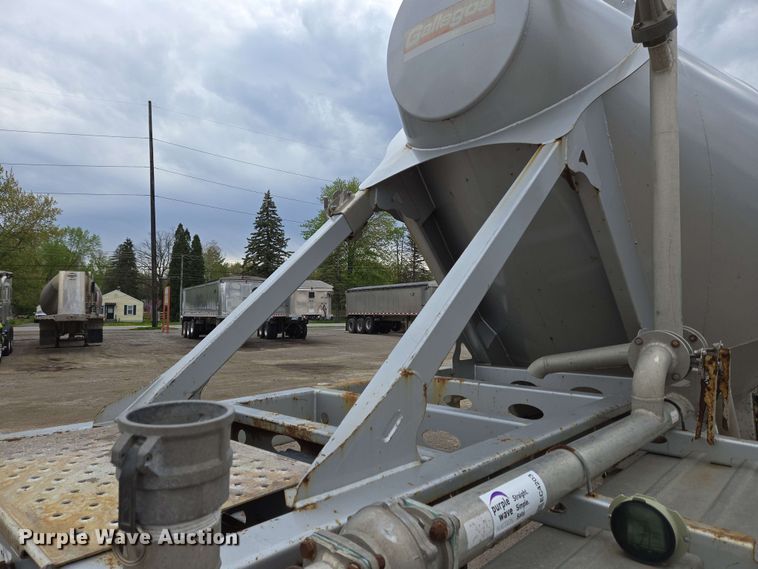 image for item EC4203 2019 Gallegos pneumatic dry bulk trailer