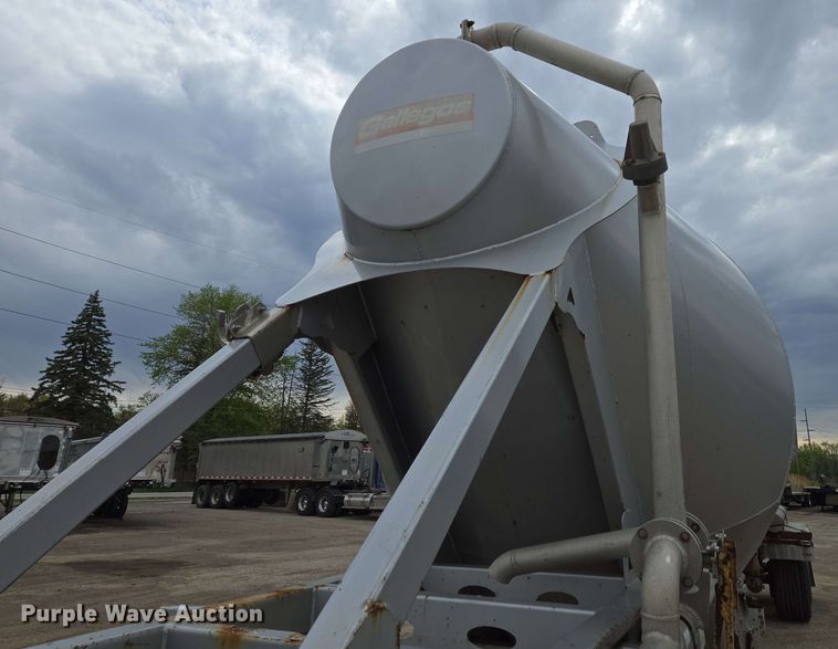 image for item EC4203 2019 Gallegos pneumatic dry bulk trailer