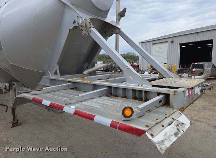image for item EC4203 2019 Gallegos pneumatic dry bulk trailer