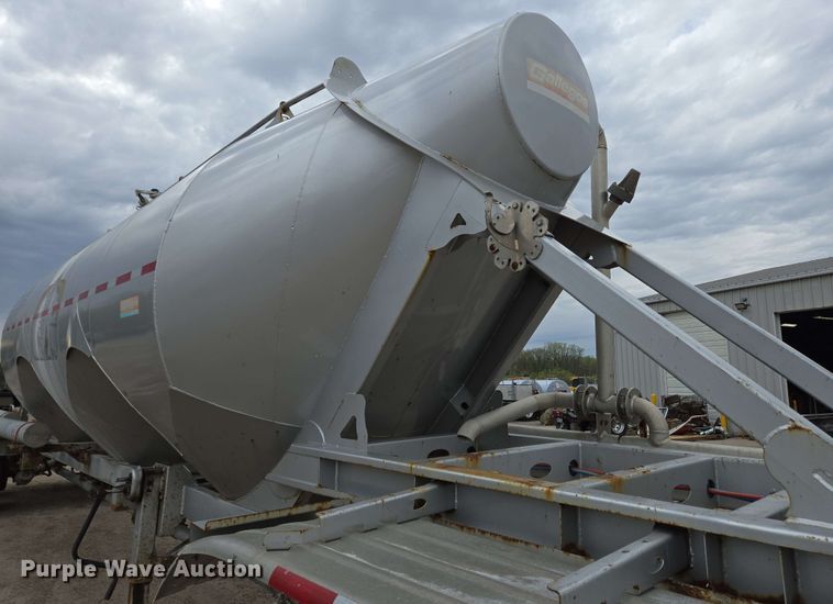 image for item EC4203 2019 Gallegos pneumatic dry bulk trailer