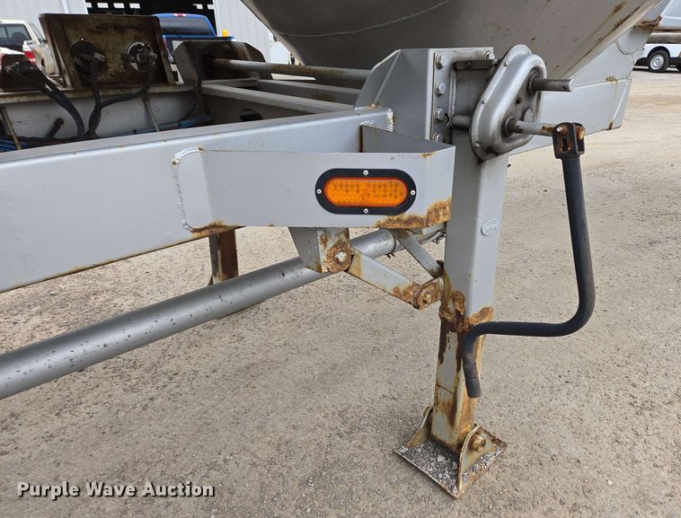 image for item EC4203 2019 Gallegos pneumatic dry bulk trailer