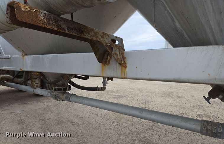 image for item EC4203 2019 Gallegos pneumatic dry bulk trailer