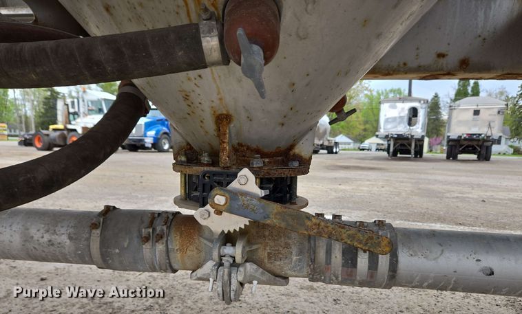 image for item EC4203 2019 Gallegos pneumatic dry bulk trailer