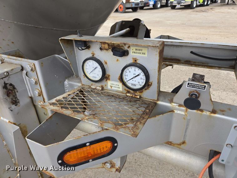 image for item EC4203 2019 Gallegos pneumatic dry bulk trailer