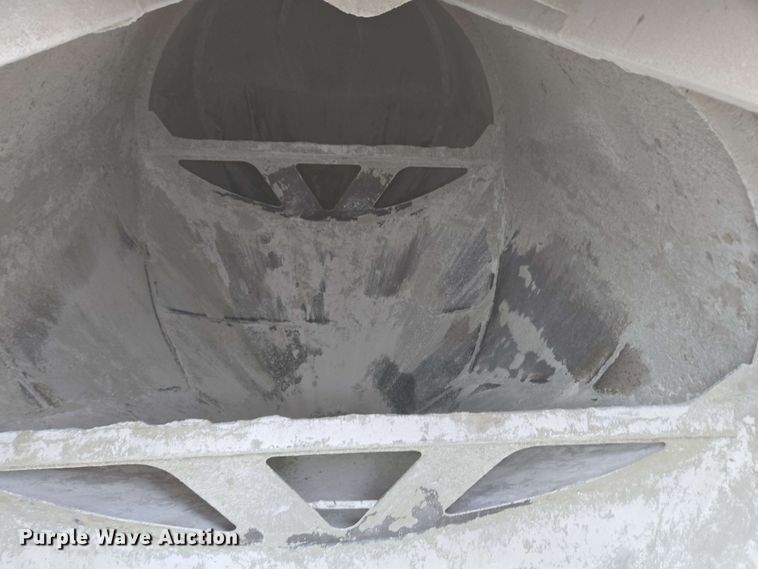 image for item EC4203 2019 Gallegos pneumatic dry bulk trailer