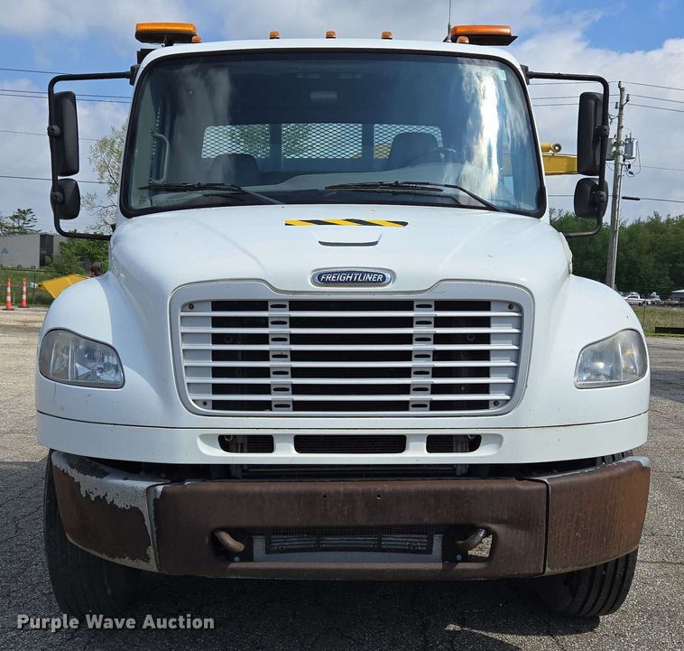 image for item EC4223 2011 Freightliner M2 flatbed truck