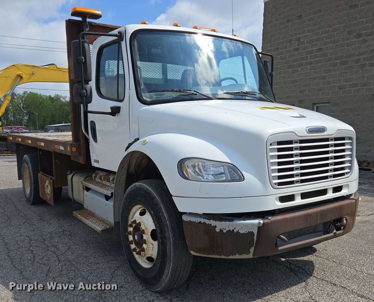 image for item EC4223 2011 Freightliner M2 flatbed truck