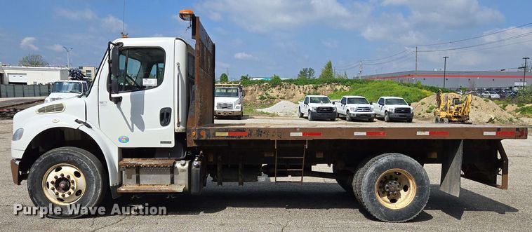 image for item EC4223 2011 Freightliner M2 flatbed truck