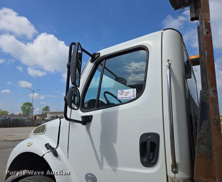 image for item EC4223 2011 Freightliner M2 flatbed truck
