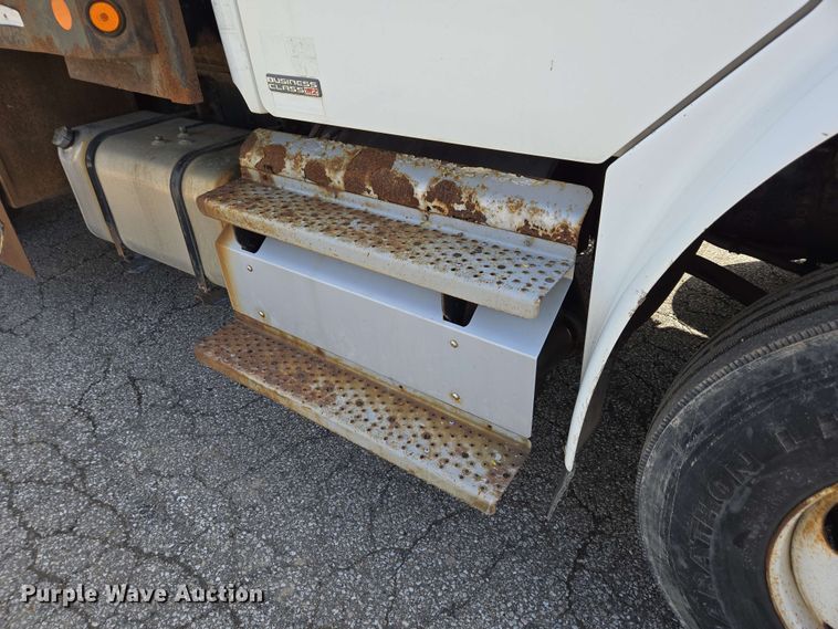 image for item EC4223 2011 Freightliner M2 flatbed truck