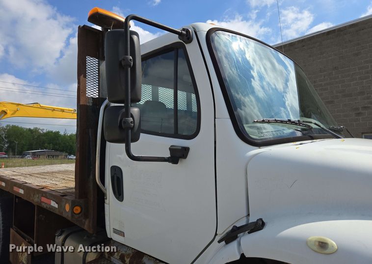 image for item EC4223 2011 Freightliner M2 flatbed truck