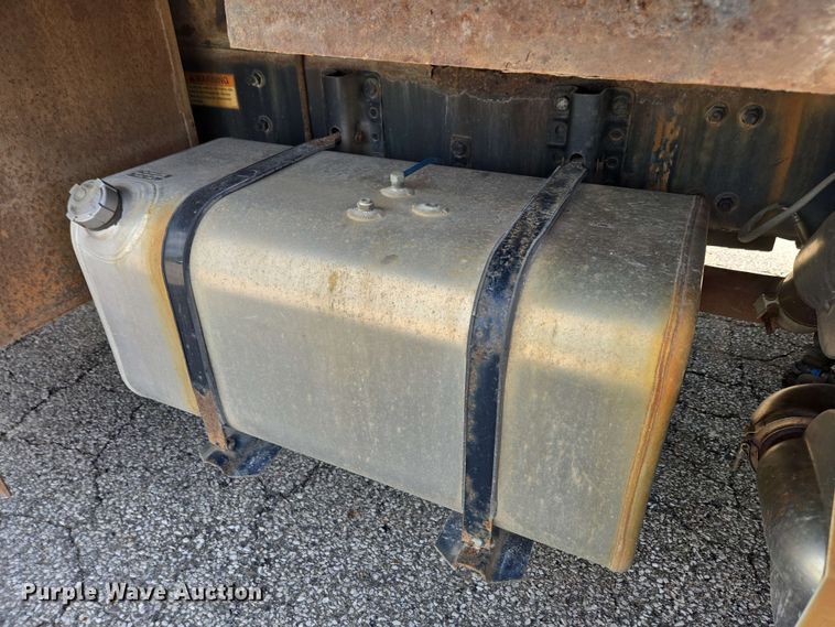 image for item EC4223 2011 Freightliner M2 flatbed truck