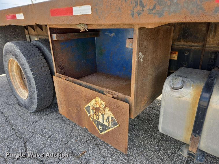 image for item EC4223 2011 Freightliner M2 flatbed truck