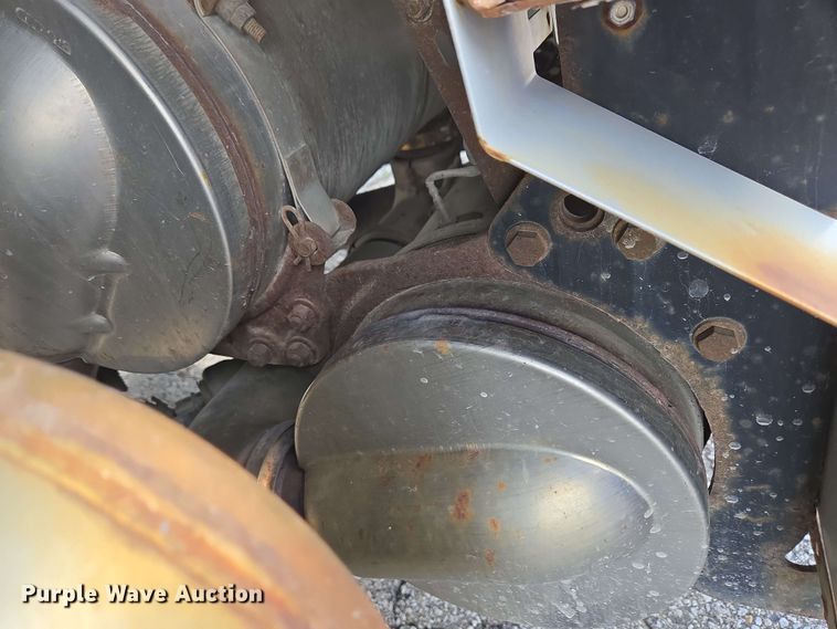 image for item EC4223 2011 Freightliner M2 flatbed truck