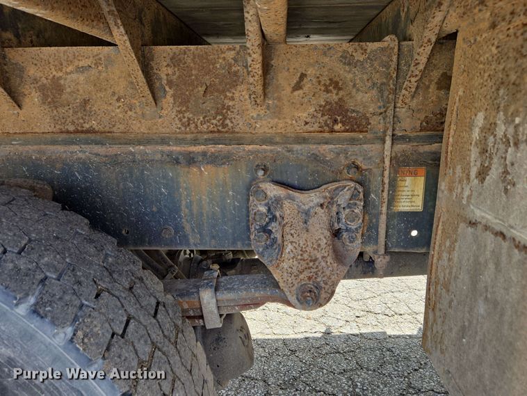 image for item EC4223 2011 Freightliner M2 flatbed truck