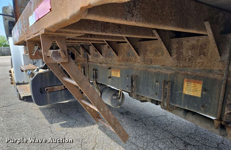 image for item EC4223 2011 Freightliner M2 flatbed truck