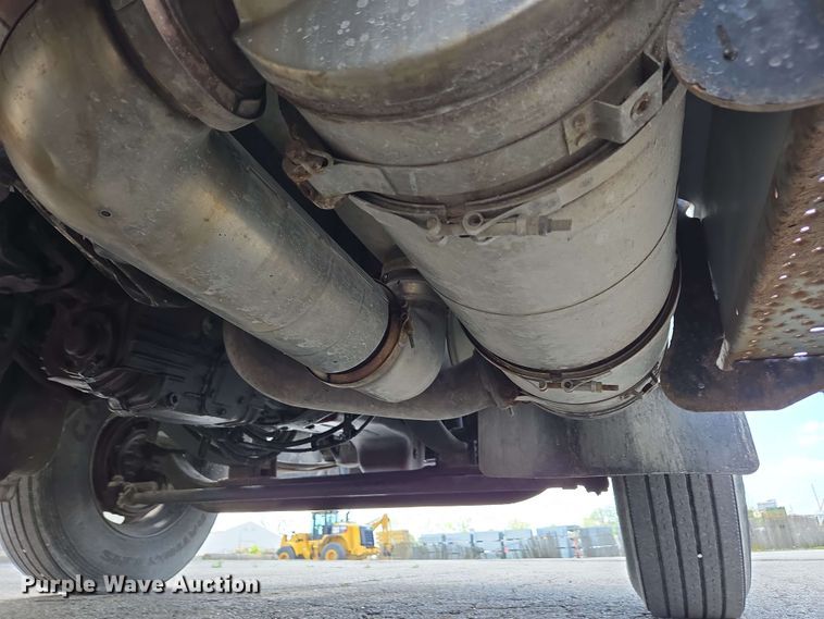 image for item EC4223 2011 Freightliner M2 flatbed truck