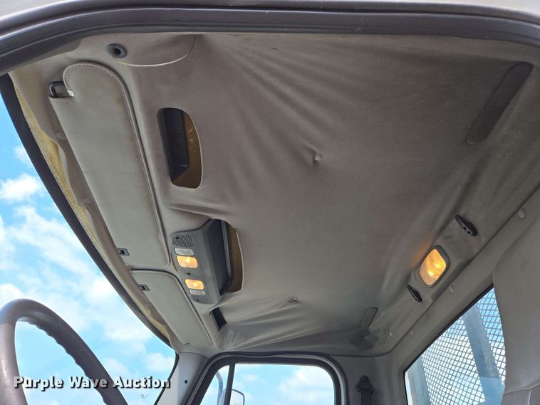 image for item EC4223 2011 Freightliner M2 flatbed truck