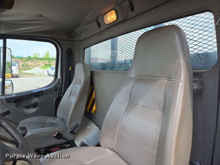 image for item EC4223 2011 Freightliner M2 flatbed truck