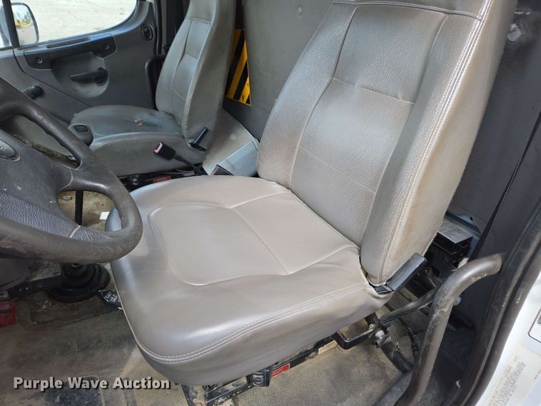 image for item EC4223 2011 Freightliner M2 flatbed truck