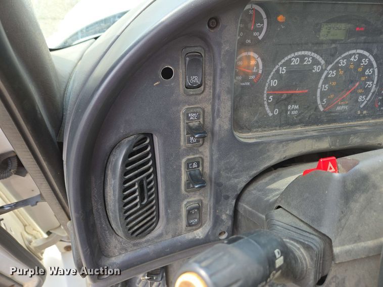 image for item EC4223 2011 Freightliner M2 flatbed truck