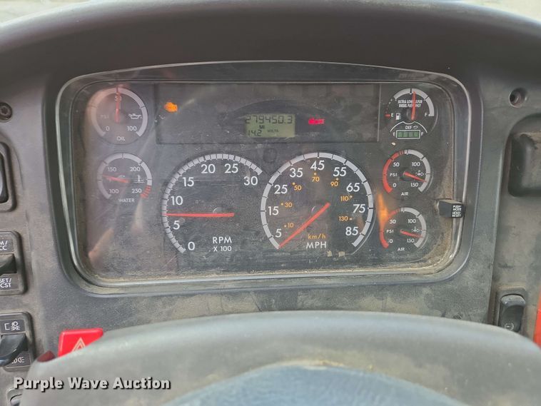 image for item EC4223 2011 Freightliner M2 flatbed truck