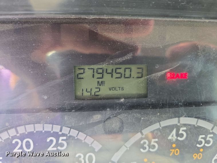 image for item EC4223 2011 Freightliner M2 flatbed truck