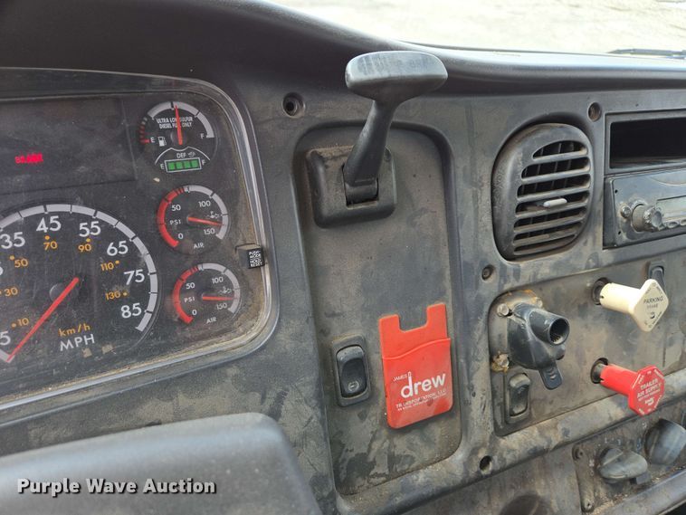 image for item EC4223 2011 Freightliner M2 flatbed truck