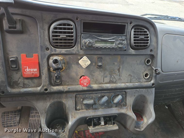 image for item EC4223 2011 Freightliner M2 flatbed truck