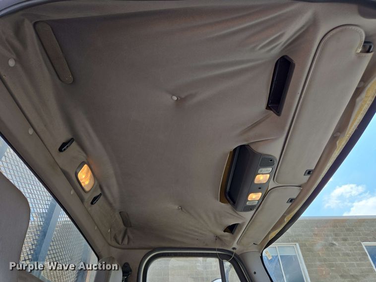 image for item EC4223 2011 Freightliner M2 flatbed truck