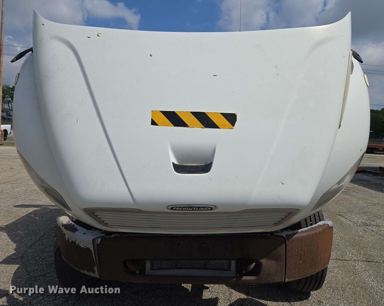 image for item EC4223 2011 Freightliner M2 flatbed truck