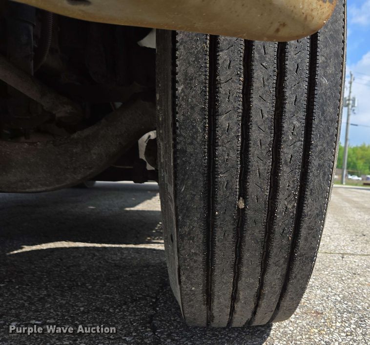 image for item EC4223 2011 Freightliner M2 flatbed truck